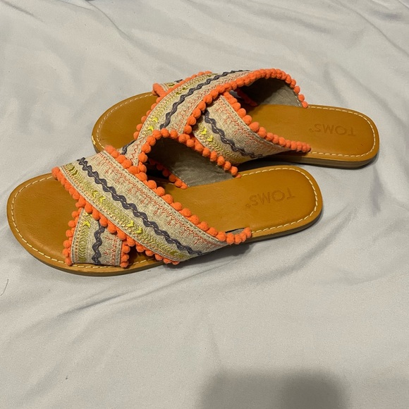 Toms Sandals Size 7 - Picture 3 of 6